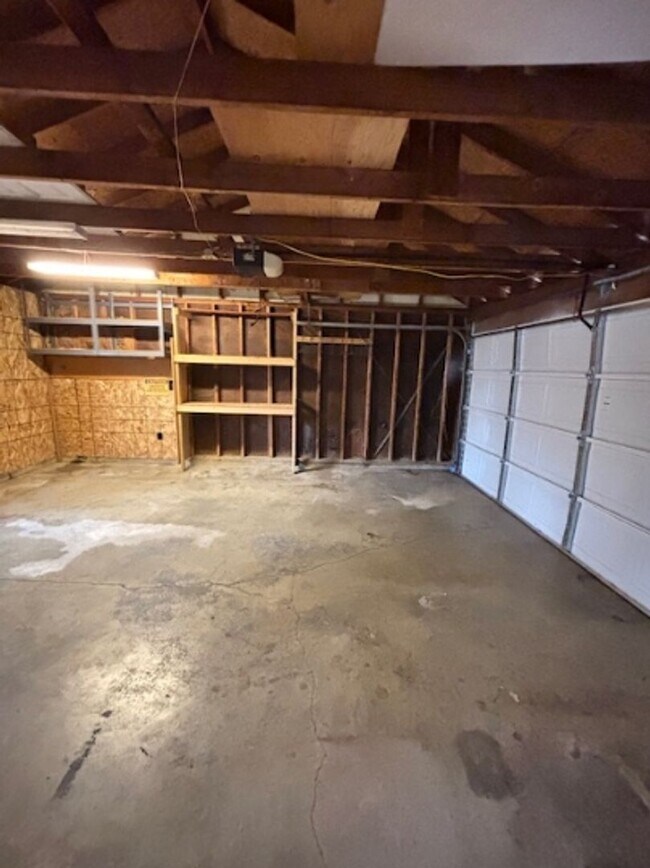 Building Photo - 705 Roslyn Dr. Rantoul, IL