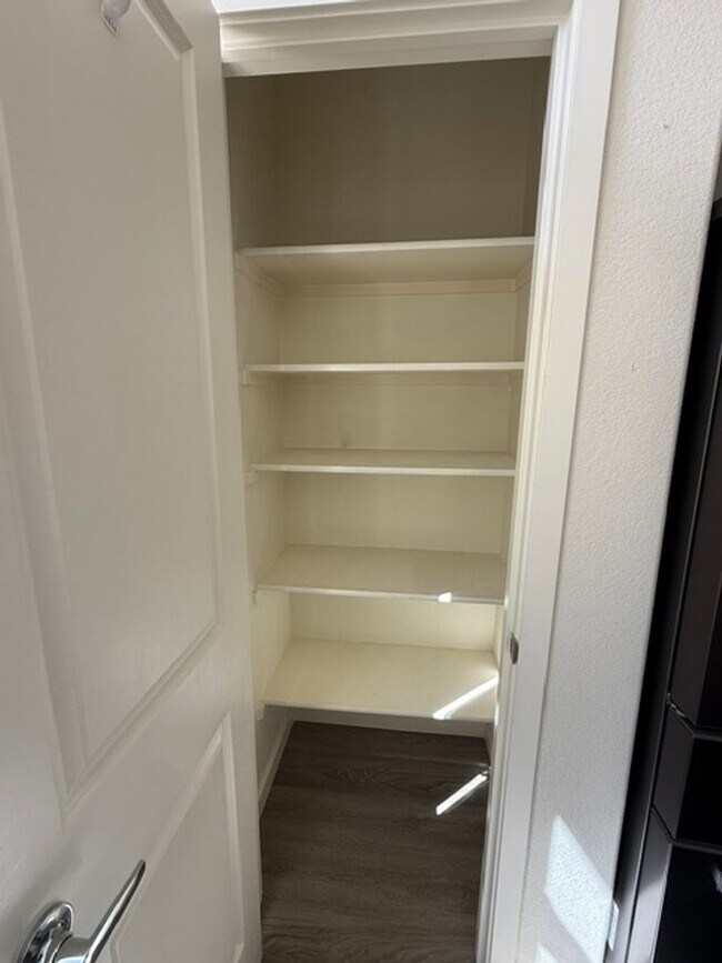 Building Photo - Charming Sun Valley Home with Generous Yard