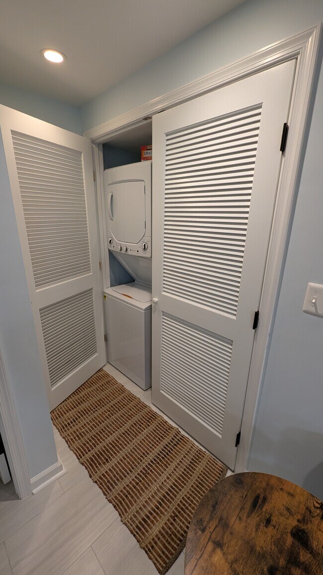 Laundry Interior - 329 W St NE