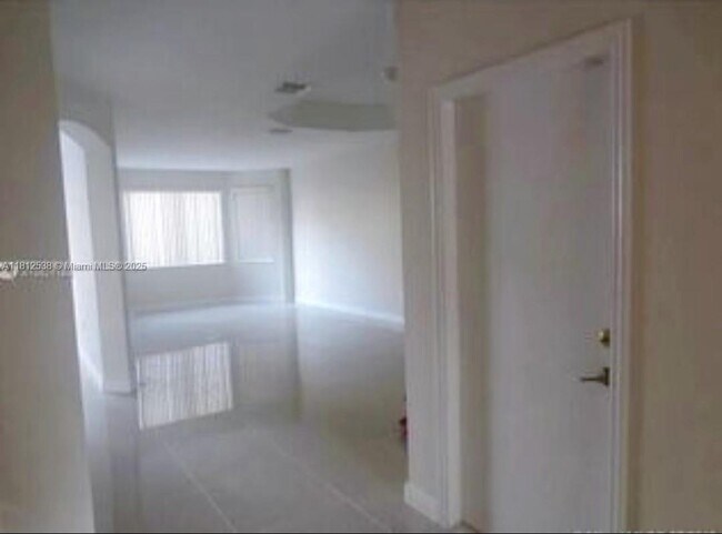 Building Photo - 7332 NW 112th Ct
