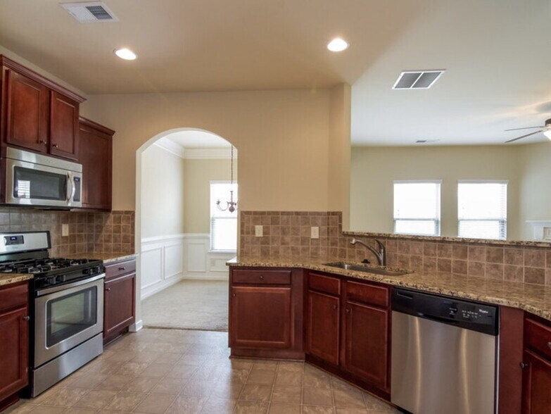 Building Photo - 2345 Morgan Farm Dr