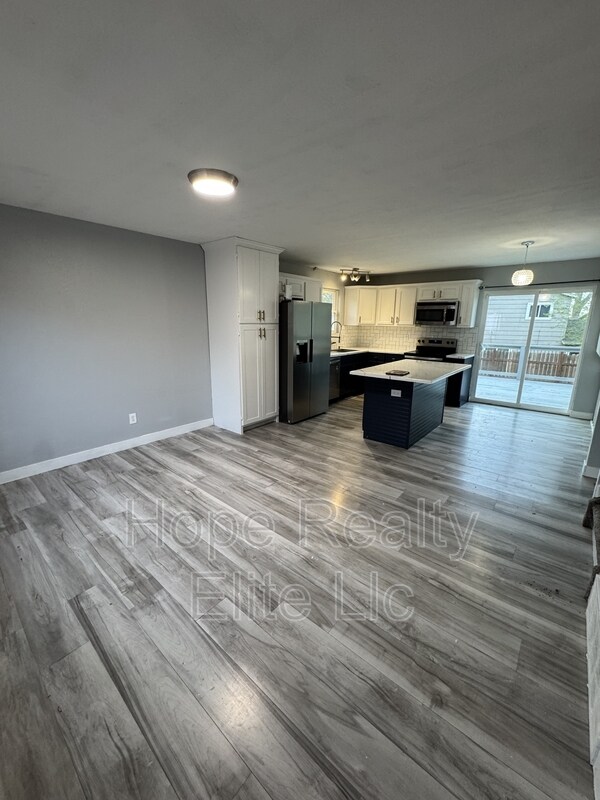 Building Photo - 3378 Foxridge Dr