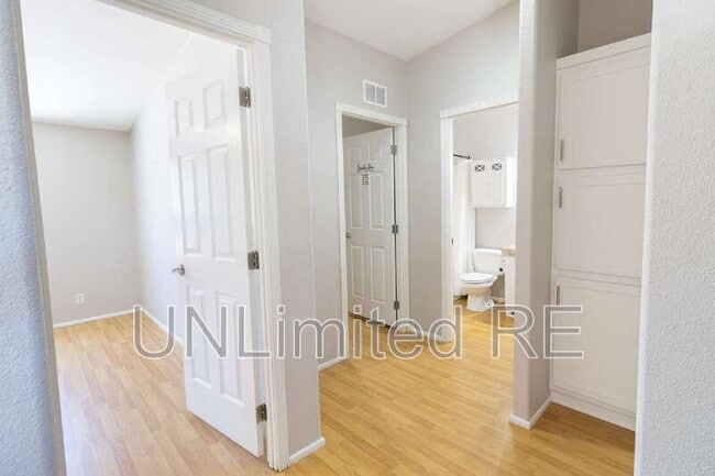 Building Photo - 1679 W Stephen Dr
