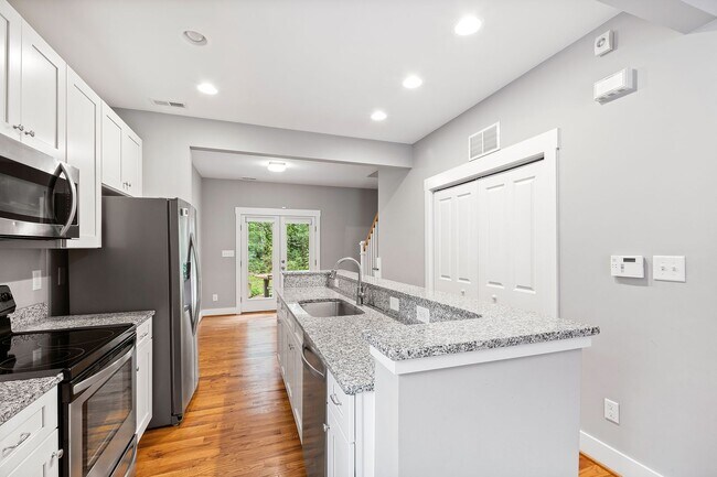 Building Photo - Charming Cape Cod in Tuscaloosa Lakewood!