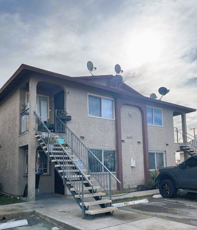 Building Photo - **ACCEPTS SECTION 8!!** Spacious first floor apartment with large living room and two bedrooms!