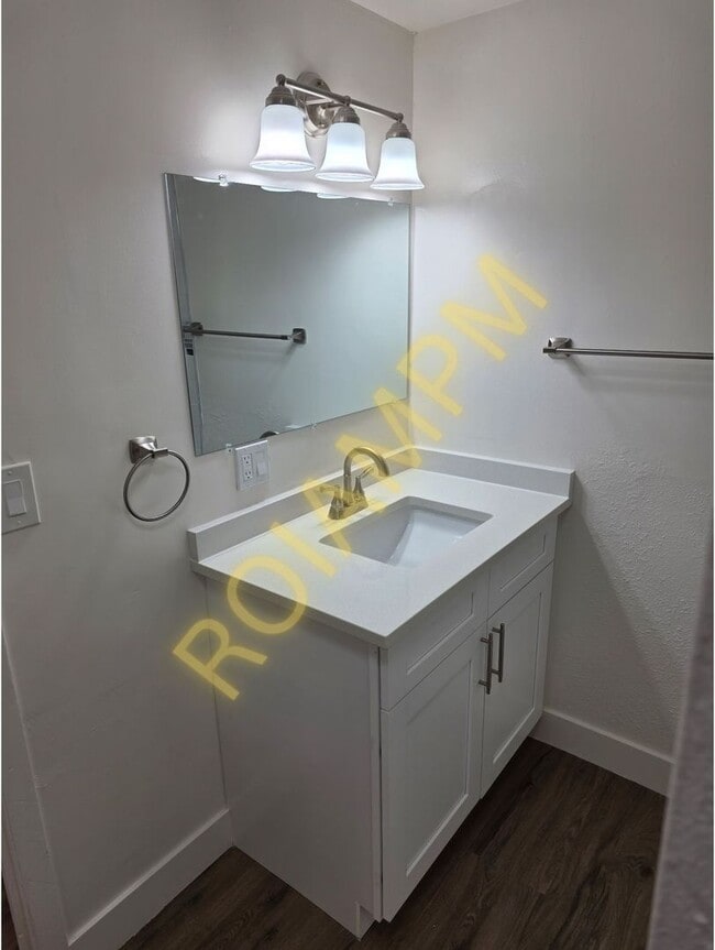 Building Photo - Idanha Ave