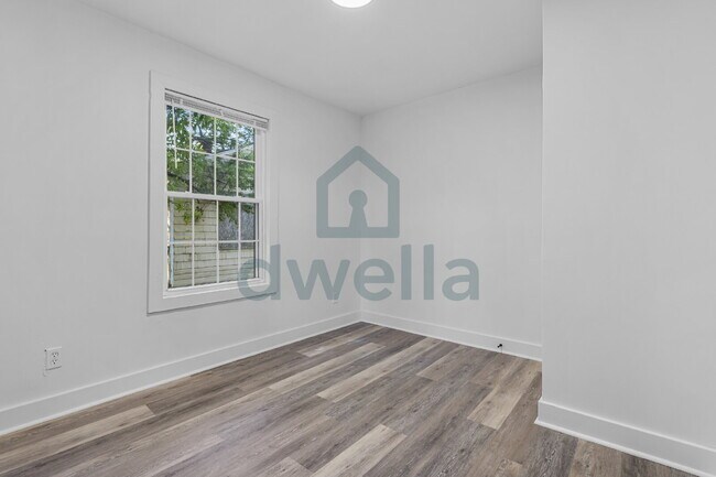 Building Photo - FULLY RENOVATED 3-Bedroom Rental Home on Woodlawn Ave.-UNMATCHED COMFORT & CONVENIENCE!