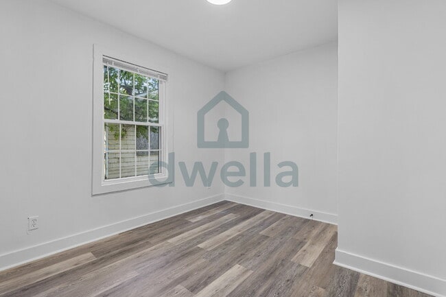 Building Photo - LOCATION, LOCATION, LOCATION!!! 3-Bedroom RENOVATED Rental Home-UNMATCHED CONVENIENCE!