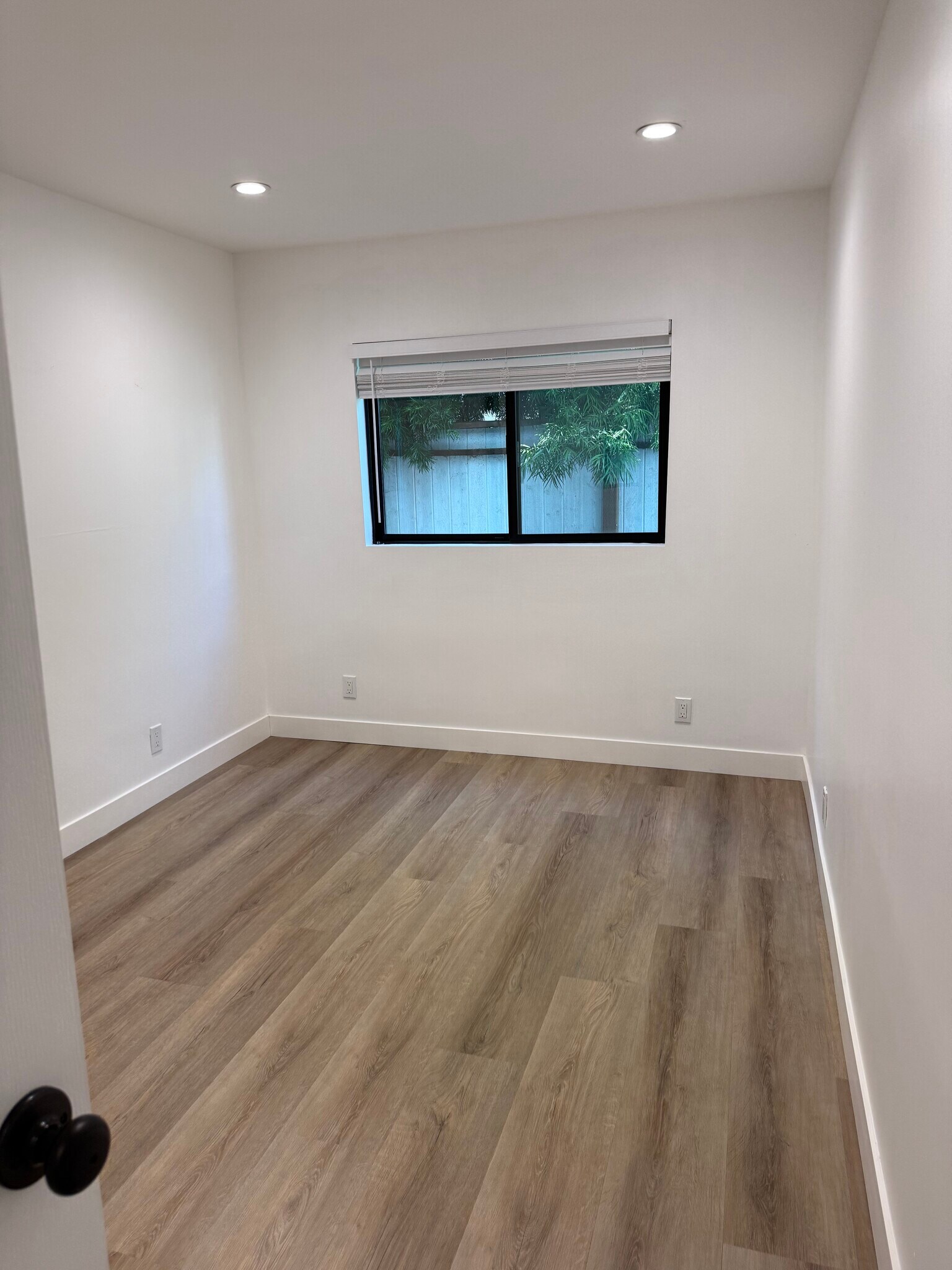 Building Photo - 946 15th Pl