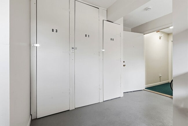 Building Photo - 6 Venice St