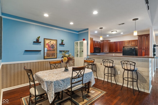 Building Photo - 4320 Hamilton Way