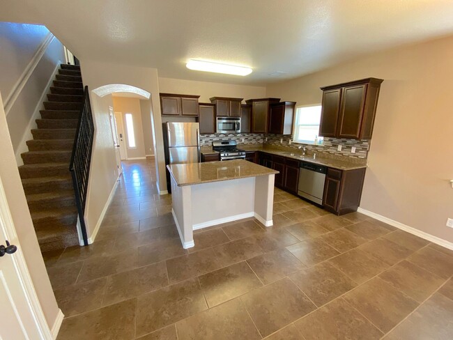 Building Photo - East El Paso LARGE 4 bed Refrig A/C!
