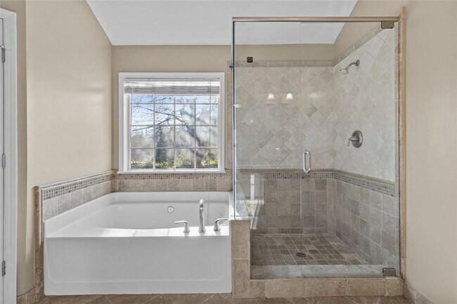 Building Photo - 4831 Edinburgh Dr