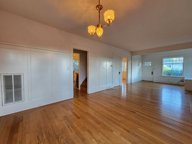 Building Photo - 7251 Maple Ave