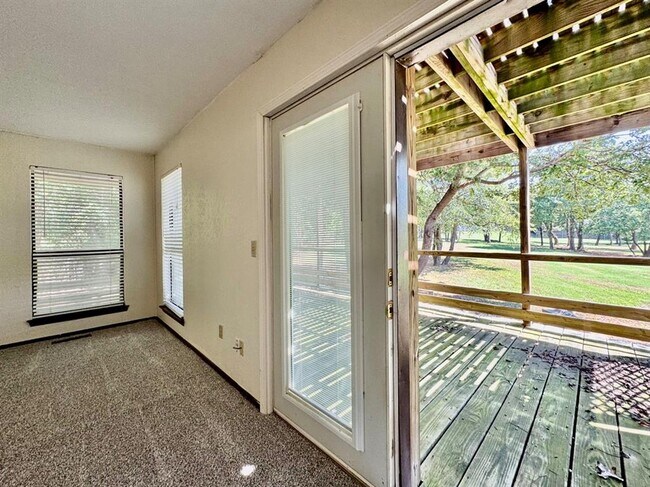 Building Photo - 428 Sundance Ln