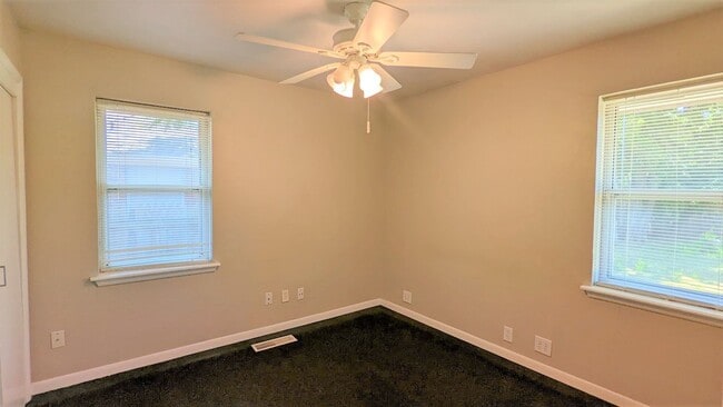 Building Photo - 3 Bed 1.5 Bath 2 Car Garage -Casady Hills ...