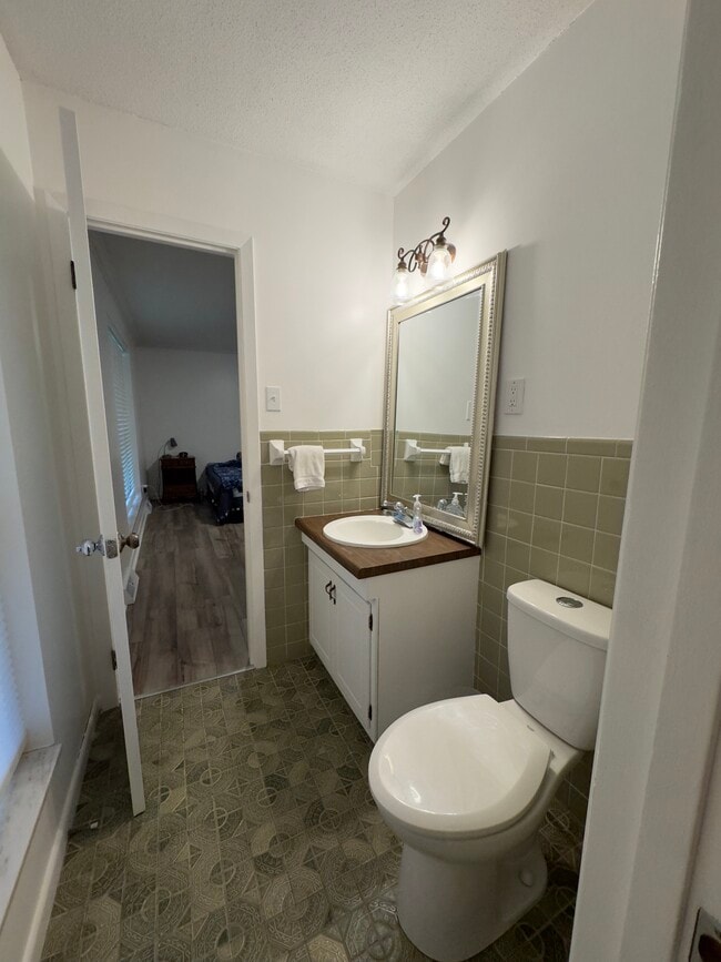 Building Photo - 10412 Pinedale Dr