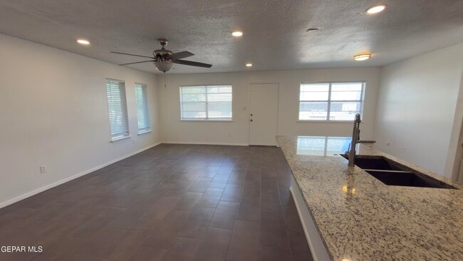 Building Photo - 101 3 N Trevino Rd