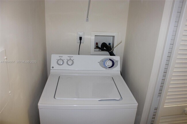 Building Photo - 19501 W Country Club Dr