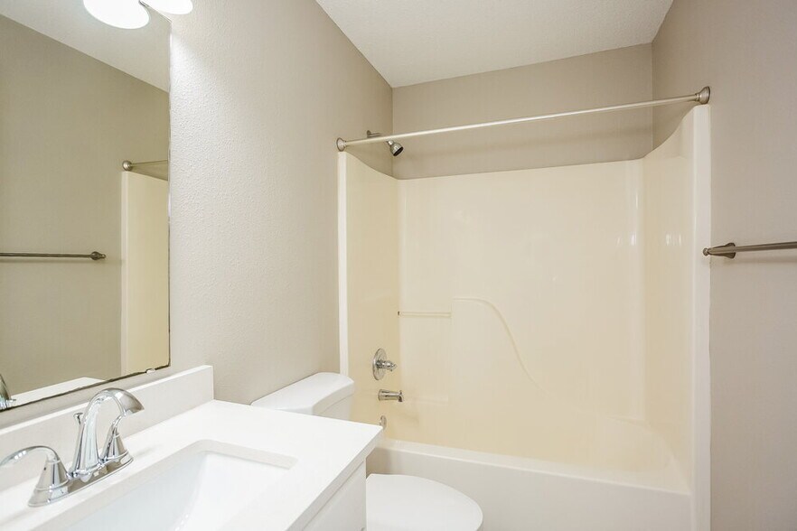 Building Photo - 279 Brookview Dr