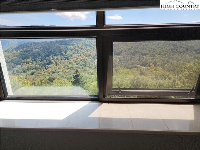 Building Photo - 303 Sugar Top Dr