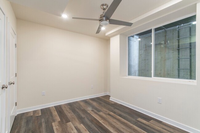 Building Photo - 1330 N 15th St