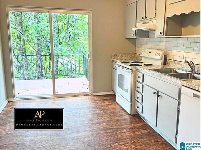 Building Photo - 820 Beacon Pkwy E