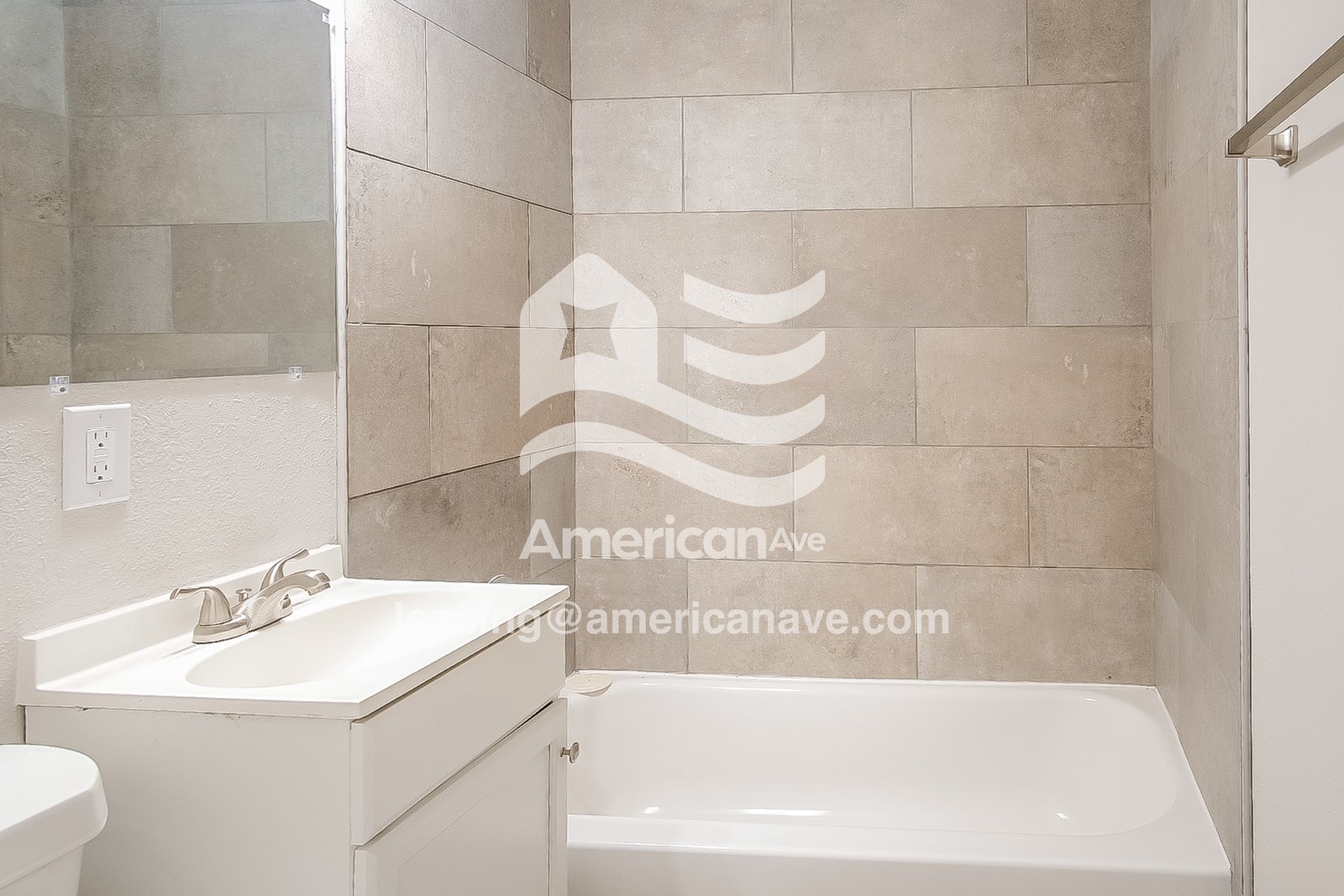 Building Photo - 147 W 49th Pl N