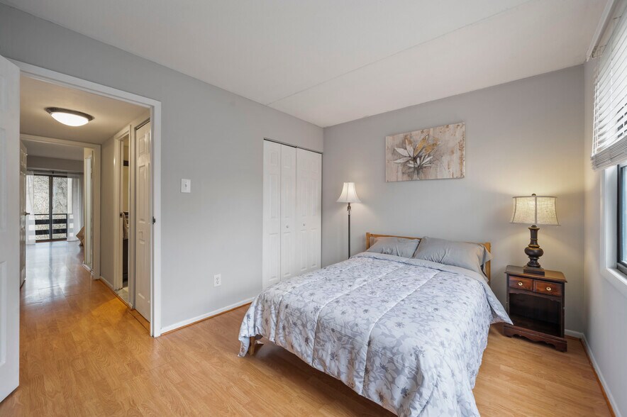 Building Photo - 253 Shawmont Ave