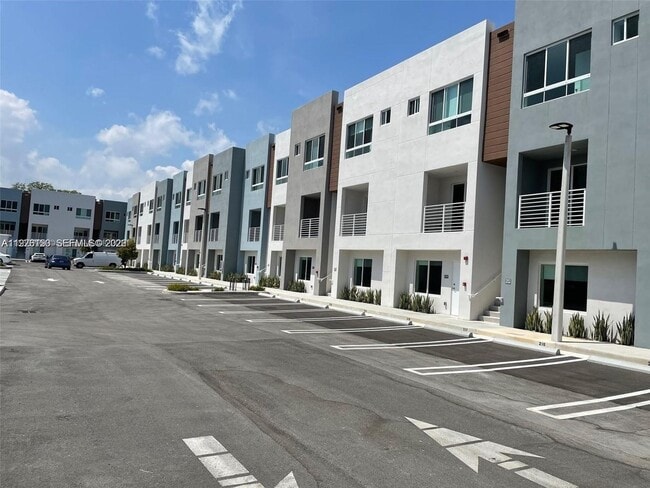 Building Photo - 2561 NE 193rd St