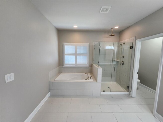 Building Photo - 4045 Brookview Dr