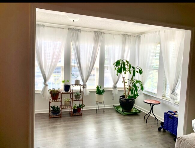 Building Photo - 1931 Bent Grass Dr