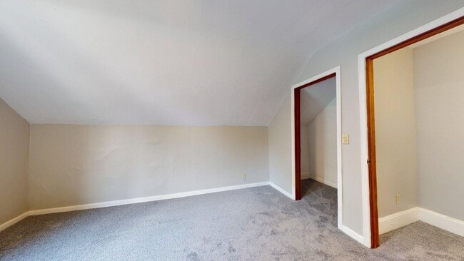 Building Photo - Madison/W.95th neighborhood : 3 bedroom/1 bath single family house available NOW.