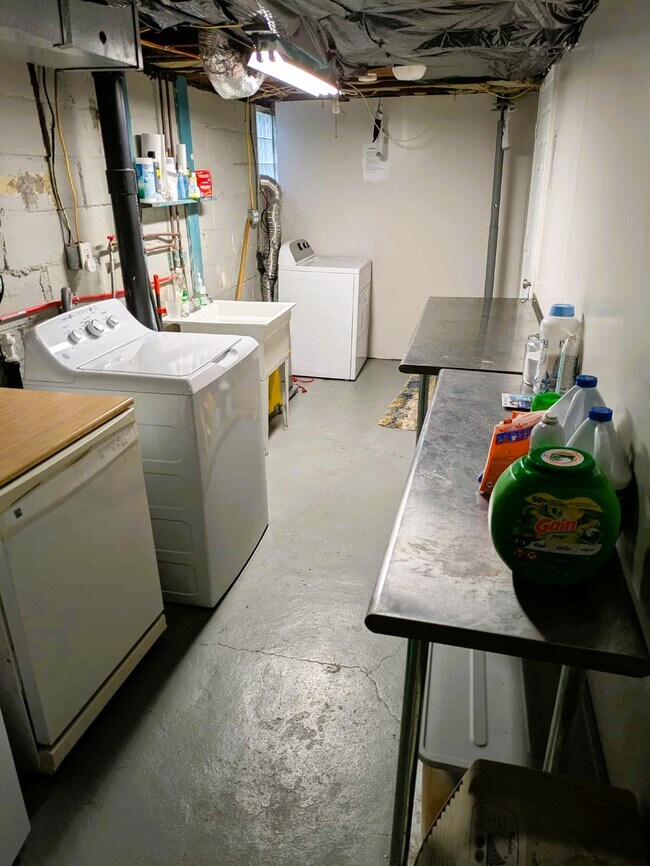 Building Photo - 212 N 3rd St