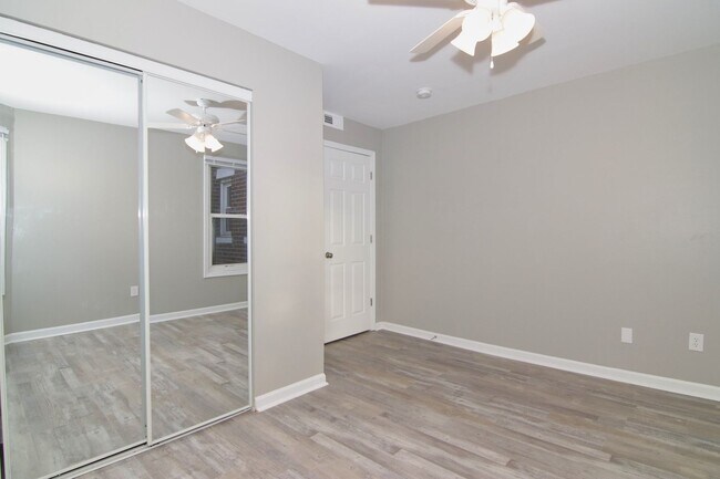 Building Photo - 1329 E Market St