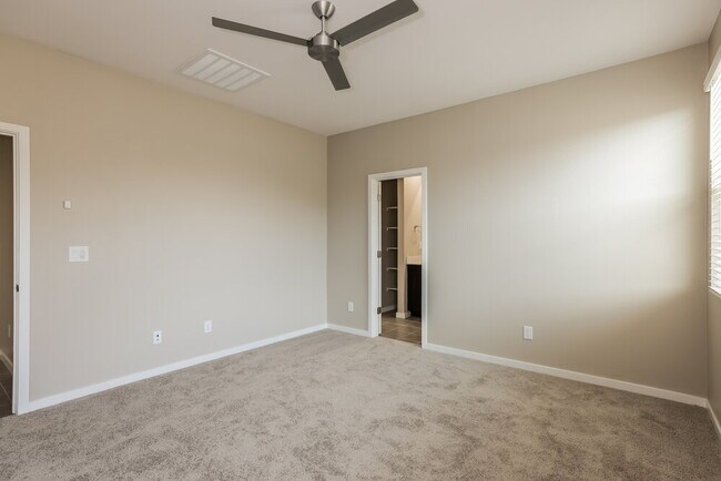 Building Photo - 6854 W Marguerite Ave