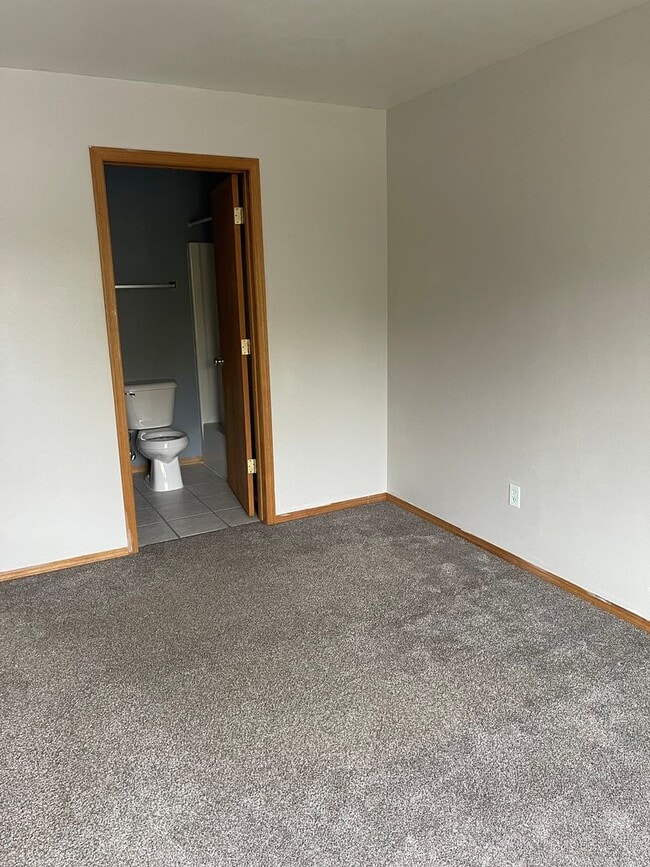 Building Photo - 803 Homerun Dr