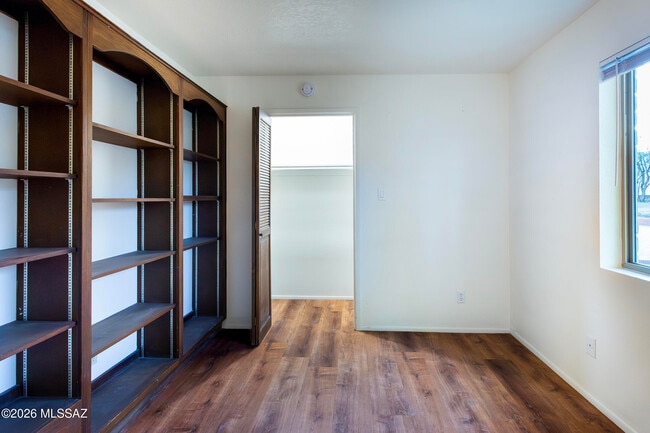 Building Photo - 1714 W Meadow Hills Dr