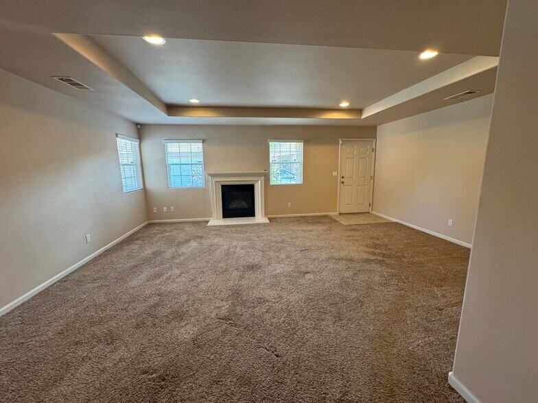 Building Photo - 2301 N Vickie Ct