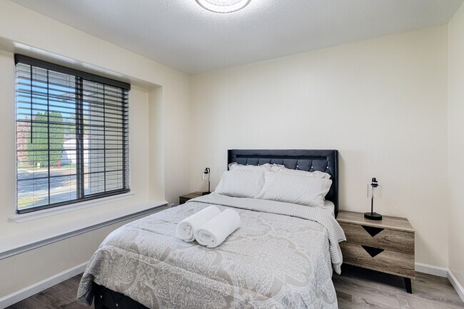 Building Photo - 14229 Shenandoah St