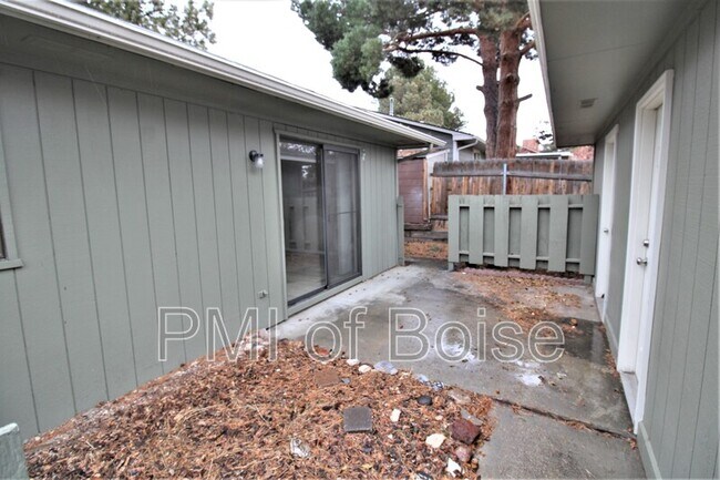 Building Photo - 7201 W Amity Rd