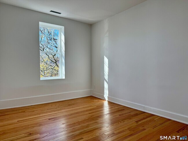 Building Photo - 177 Chestnut St