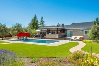 Building Photo - 1051 Stonebridge Dr