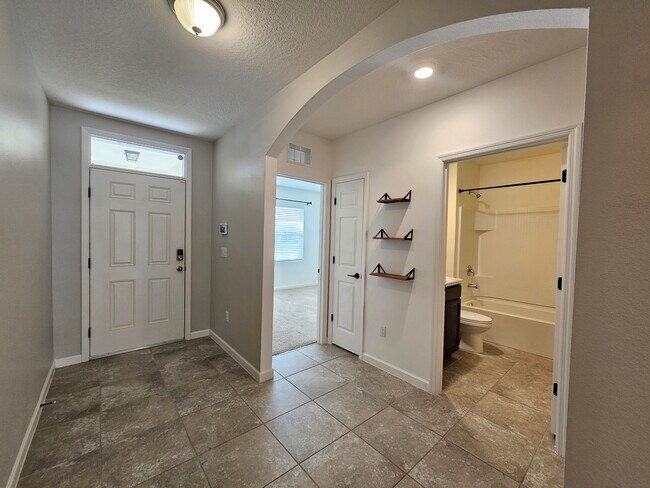 Building Photo - 480 Sorrento Dr