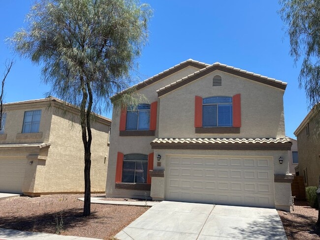 Building Photo - 4 Bedroom, 3 bath, two story with loft in ...