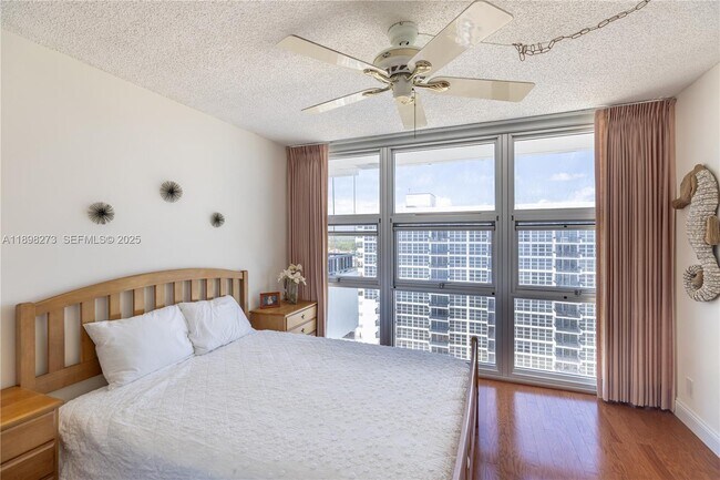 Building Photo - 525 N Ocean Blvd