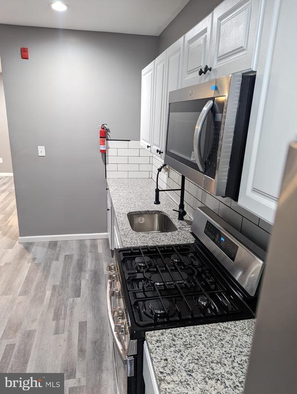 Building Photo - 883 N Preston St