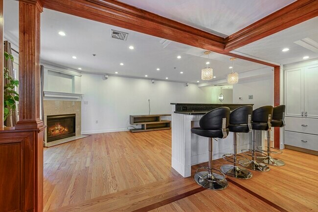 Primary Photo - 114 P St