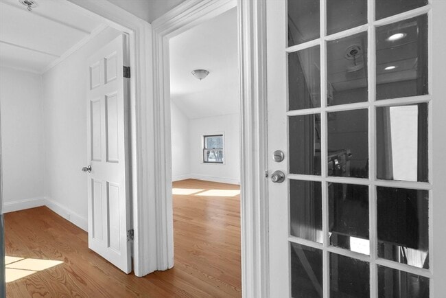 Building Photo - 119 Bank St