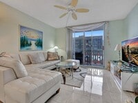 Building Photo - 3113 S Ocean Dr